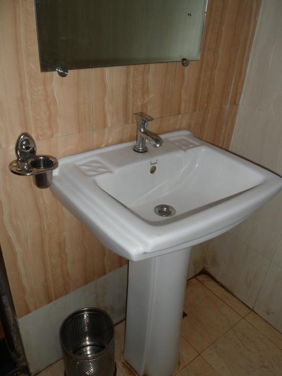 Hotel Avion Inn Αχμπανταμπάντ Δωμάτιο φωτογραφία