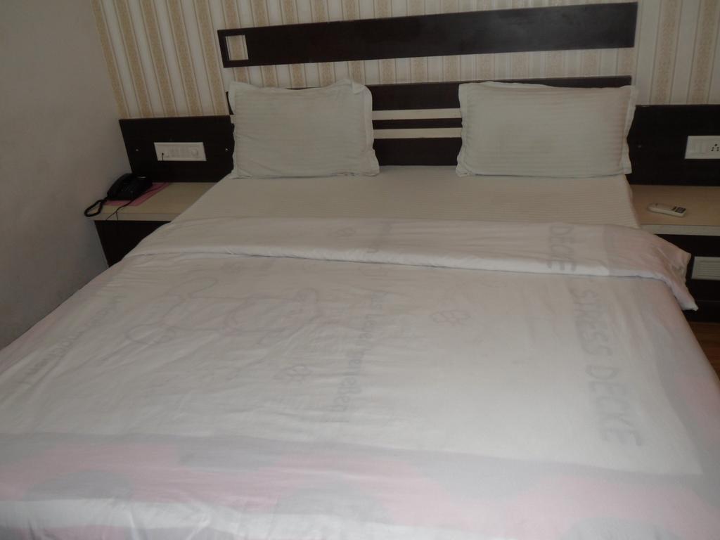 Hotel Avion Inn Αχμπανταμπάντ Δωμάτιο φωτογραφία